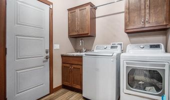48191 Three River Cir, Brandon, SD 57005