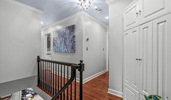 11806 E Arbor Dr, Anchorage, KY 40223