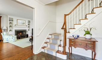 58 Knollwood Ln, Darien, CT 06820