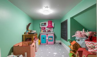 W5553 HOELZEL Way, Appleton, WI 54915
