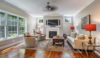 15 Wildwood Dr, Albany, NY 12211