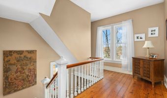 9 Mountainville Rd, Danbury, CT 06810