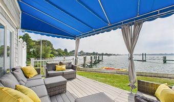 72 Marine Dr, Narragansett, RI 02882