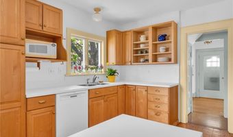 4 Van Zandt Ave, Newport, RI 02840