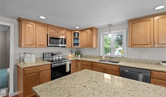17 Belvedere St, Johnston, RI 02919