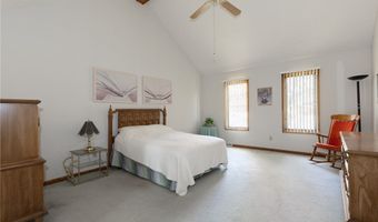 200 GREENTREE Cir, Aurora, OH 44202