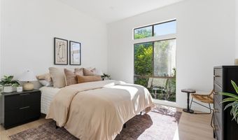 10820 Holman Ave 204, Los Angeles, CA 90024