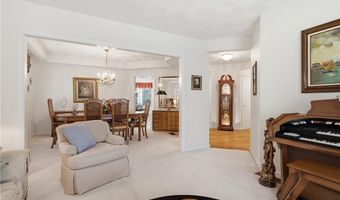 7 Foxwood Dr, Lincoln, RI 02865