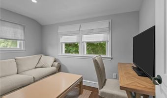 18 Sylvan Ter, Newport, RI 02840