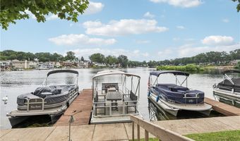 643 Isle View Dr, Akron, OH 44319