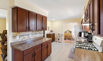 16 Cherry St, Beachwood, NJ 08722
