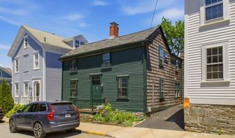 12 Sherman St, Newport, RI 02840