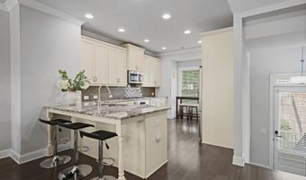 1097 Township Sq, Alpharetta, GA 30022