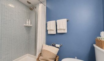 609 S HENRY St, Alexandria, VA 22314
