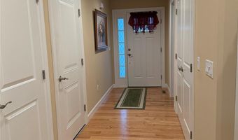 10 Juniper Pl 10, Bohemia, NY 11716