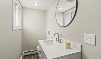 210 E GREENFIELD Ave, Algoma, WI 54201