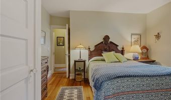 30 Boulevard, Middletown, RI 02842