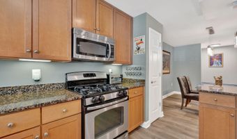 4113 S FOUR MILE RUN Dr 102, Arlington, VA 22204