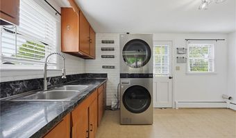 29 Rosedale Dr, Bristol, RI 02809