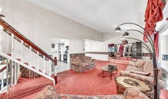 8 Countryside Ct, Amherst, NY 14221