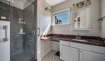 9 First Ave, Branford, CT 06405
