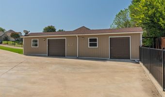 2106 Ridgecrest Dr, Weatherford, TX 76087