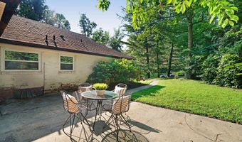 2420 N TAYLOR St, Arlington, VA 22207