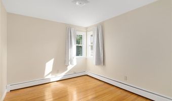 9 Chestnut Hill Rd B, Middletown, RI 02842