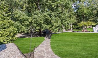 687 Hopping Rd, Belford, NJ 07718
