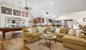 10 Barrington Dr, Bedford, NH 03110