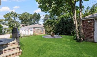 26 Narragansett Ave, Newport, RI 02840