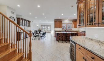 500 E Sherwood Dr, Addison, IL 60101