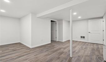 101 Bateman Ave, Cranston, RI 02920