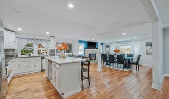 62 Bayside Ave, Amity Harbor, NY 11701