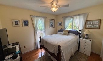 827 Wolf Creek Ln, Appomattox, VA 24522