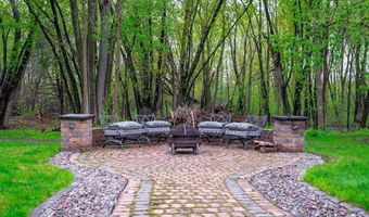 38177 Twin Oaks Dr, Avon, MN 56310