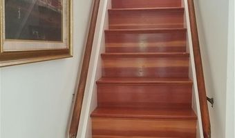 19 Stockholm St, Newport, RI 02840