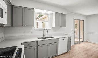 1711 Narcissus Ln, Beaufort, SC 29902