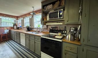 7 Howard Siding Ln, Abbot, ME 04406