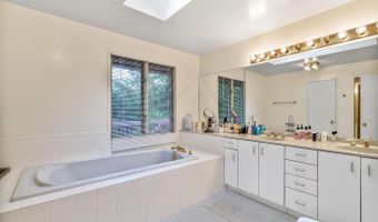 8901 CHARRED OAK Dr, Bethesda, MD 20817