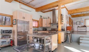 85 Gondola Ave, Jamestown, RI 02835
