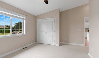 2354 E PLANK Cir B, Appleton, WI 54915