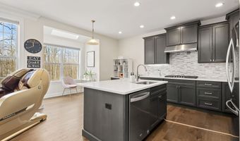 131 Winding Ridge Way 131, Danbury, CT 06810