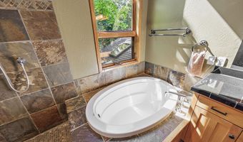 940 Pinecrest Ter, Ashland, OR 97520