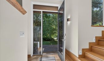 4061 Thornoaks Dr, Ann Arbor, MI 48104