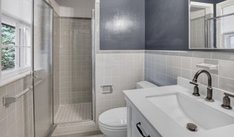 5973 SEARL Ter, Bethesda, MD 20816
