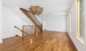 349 SE 4th St, Bentonville, AR 72712