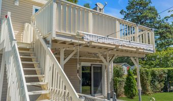 19 Spruce St, Beachwood, NJ 08722