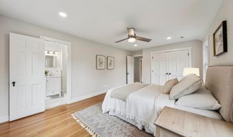3801 LORCOM Ln N, Arlington, VA 22207