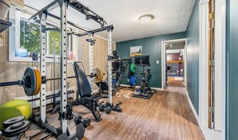 825 Valley Dr, Amherst, OH 44001